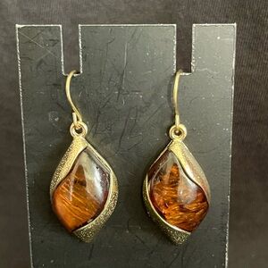 Beautiful gold tone wire earrings